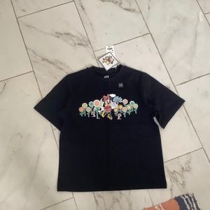 Uniqlo black T